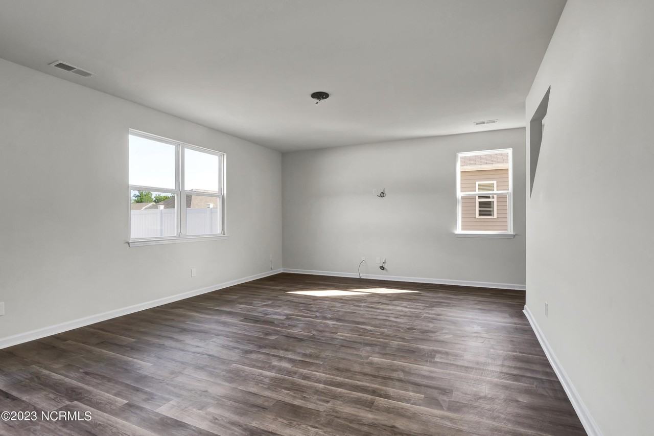9098 St George Rd - Photo 4 of 30