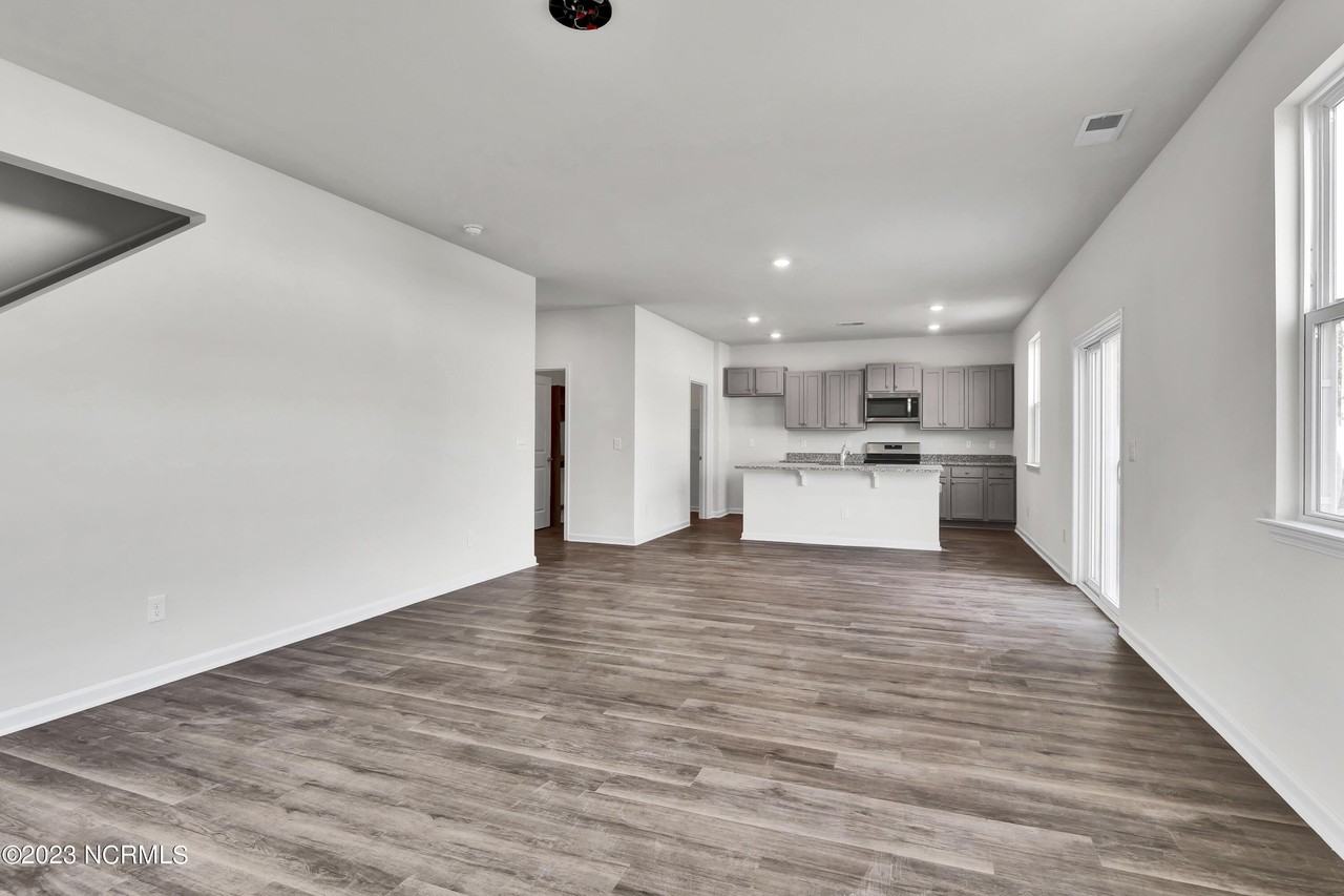 9098 St George Rd - Photo 5 of 30
