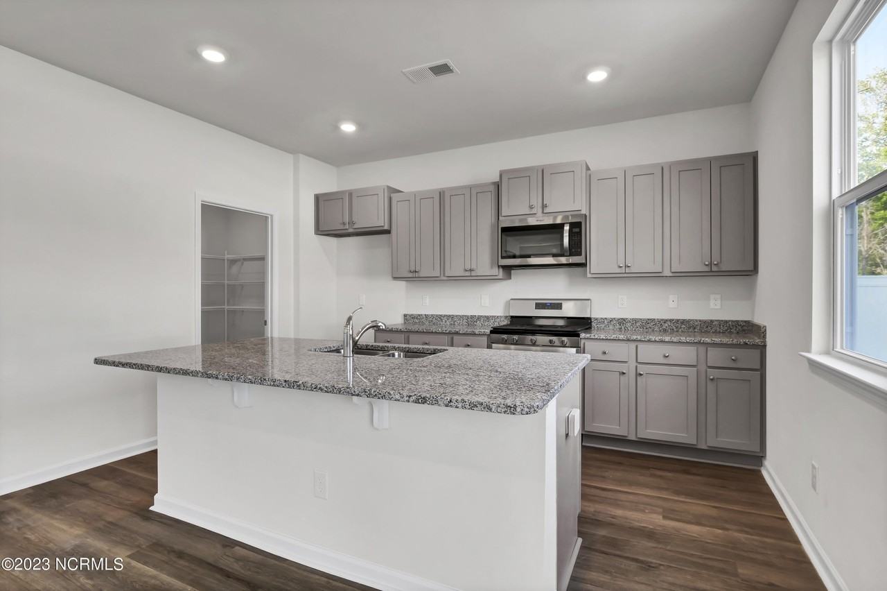 9098 St George Rd - Photo 7 of 30