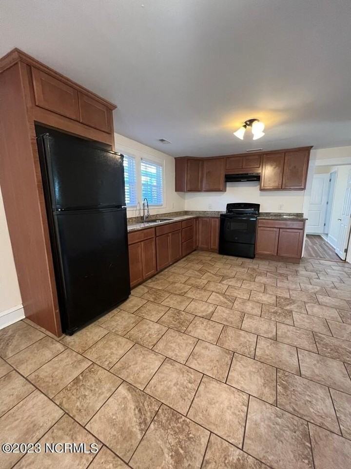 411 S 16th St - Photo 2 of 15