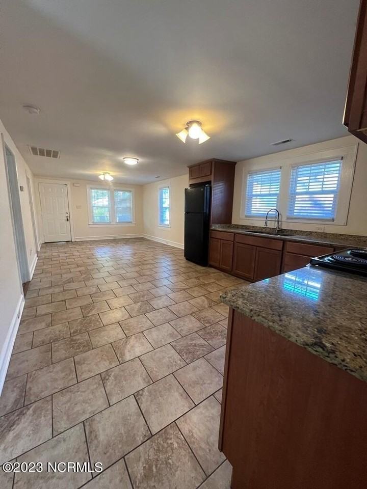 411 S 16th St - Photo 3 of 15