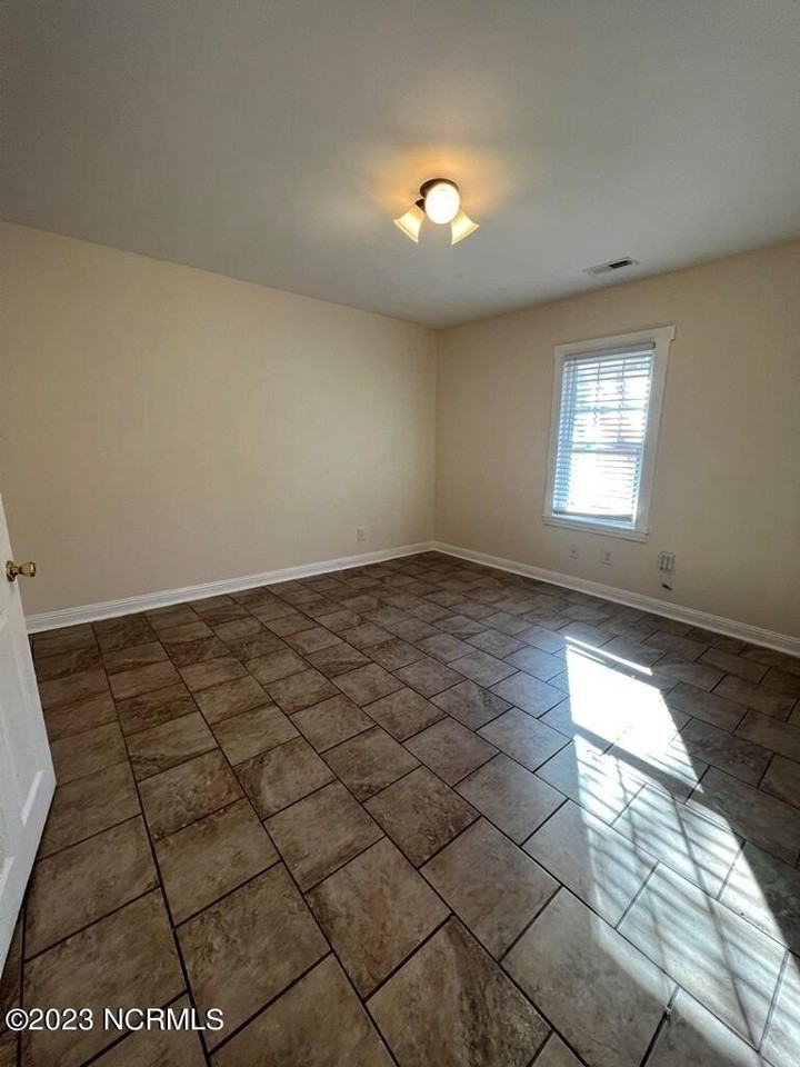 411 S 16th St - Photo 5 of 15