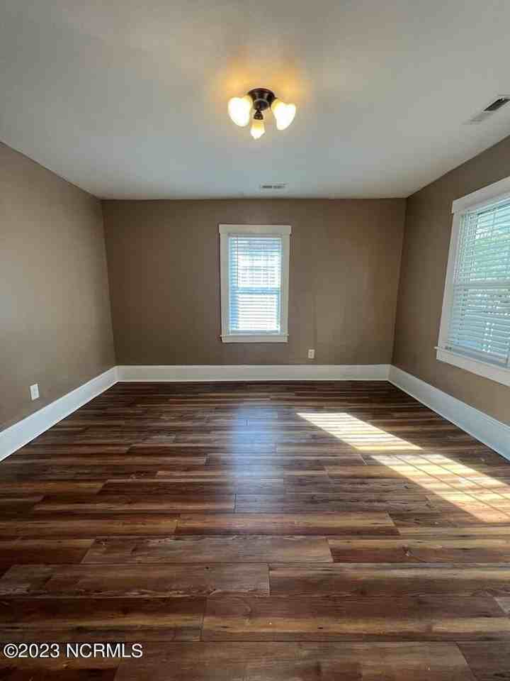 411 S 16th St - Photo 7 of 15