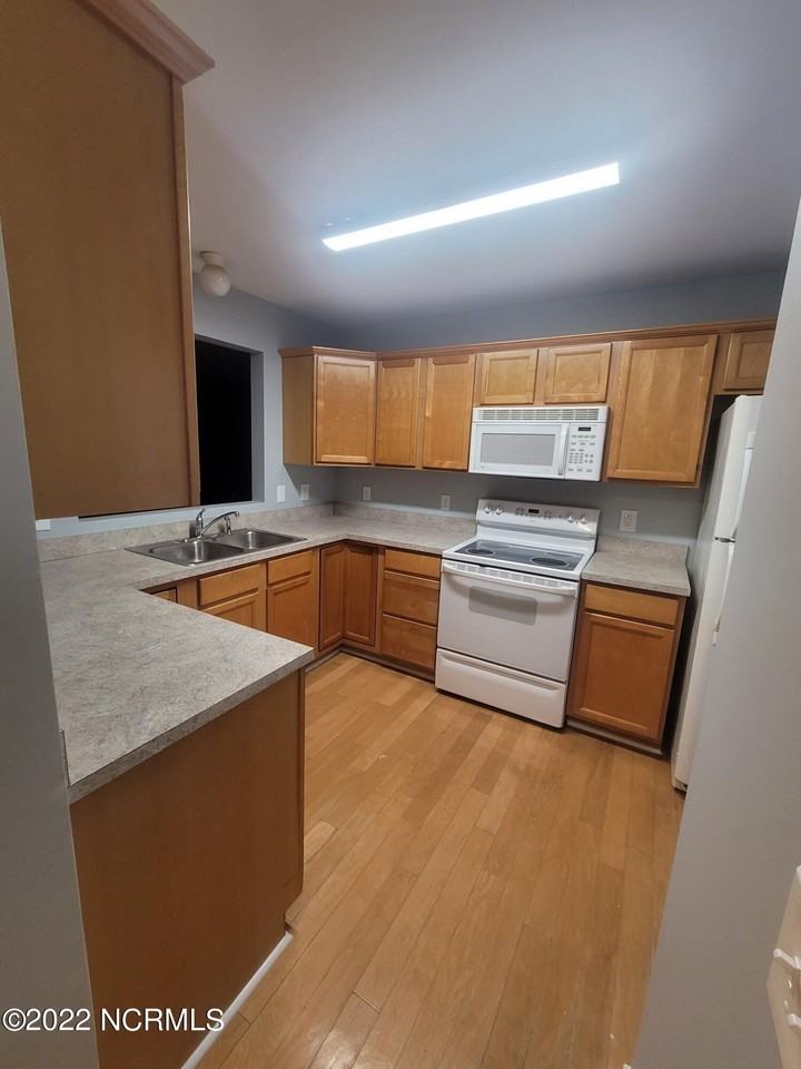 5132 Greenville Loop Rd #B - Photo 3 of 17