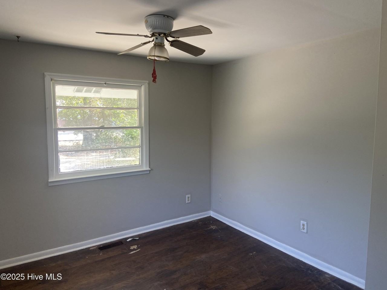 106 Hawthorne Dr - Photo 6 of 9