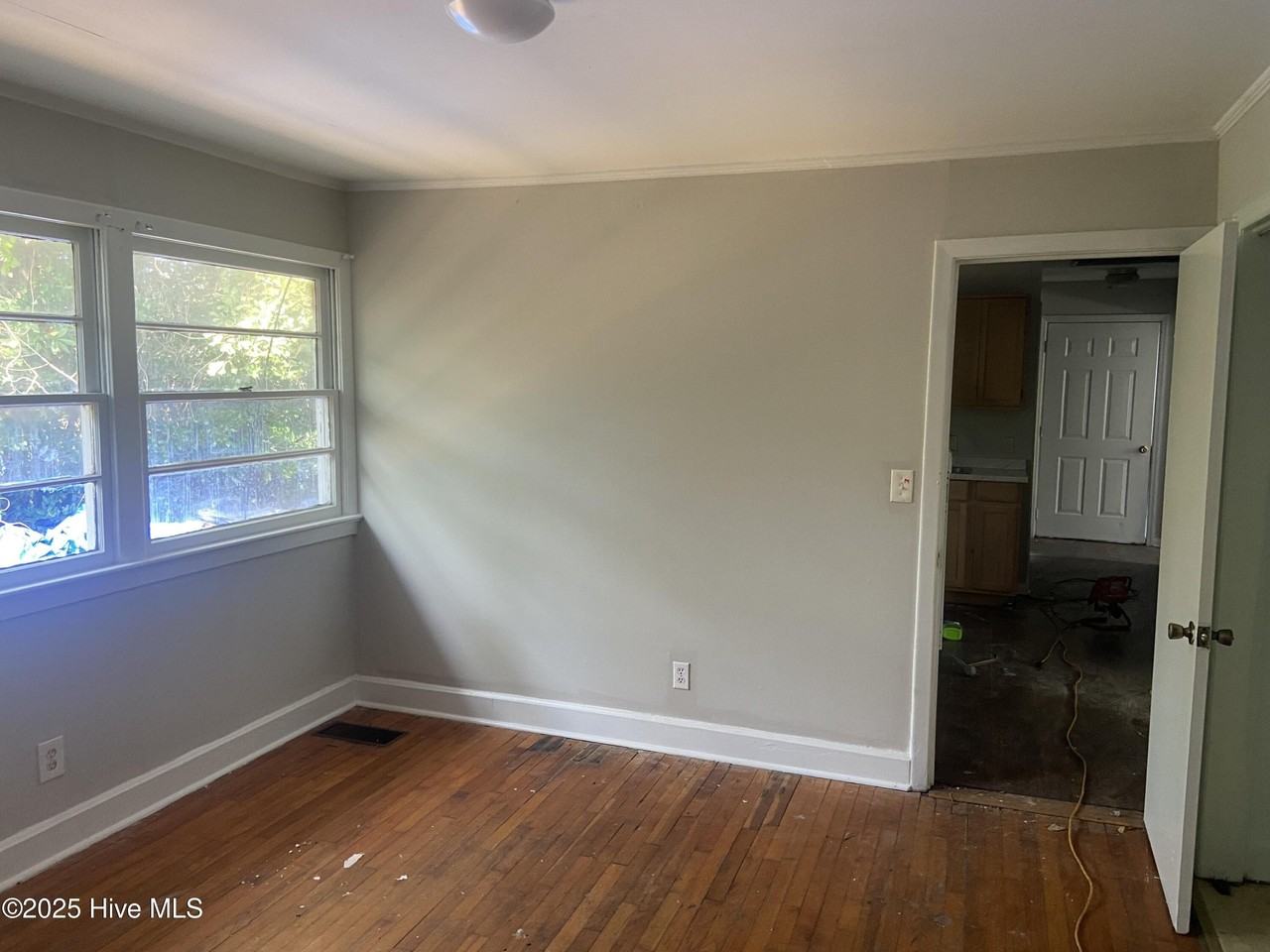 106 Hawthorne Dr - Photo 7 of 9