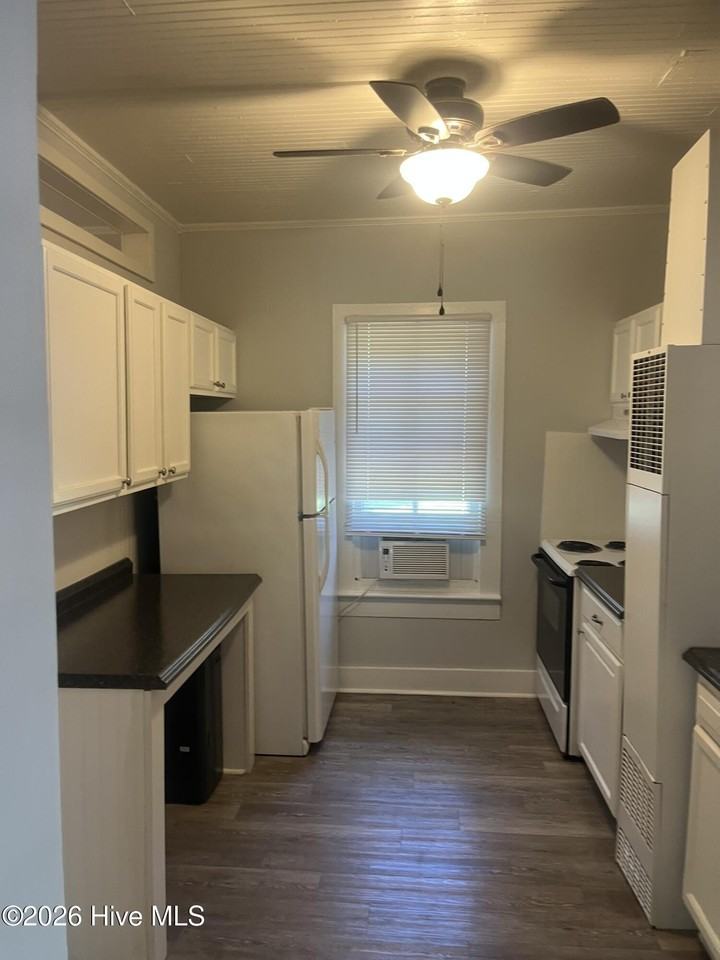 310 N Bennett St #3 - Photo 5 of 13