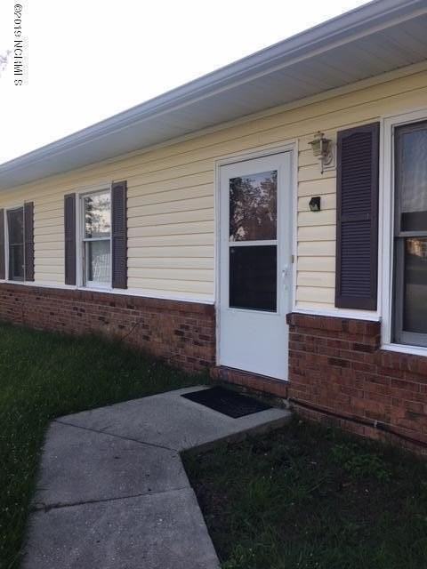 1062 Birchwood Ln - Photo 2 of 16