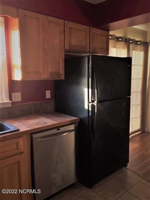 1062 Birchwood Ln - Photo 5 of 16