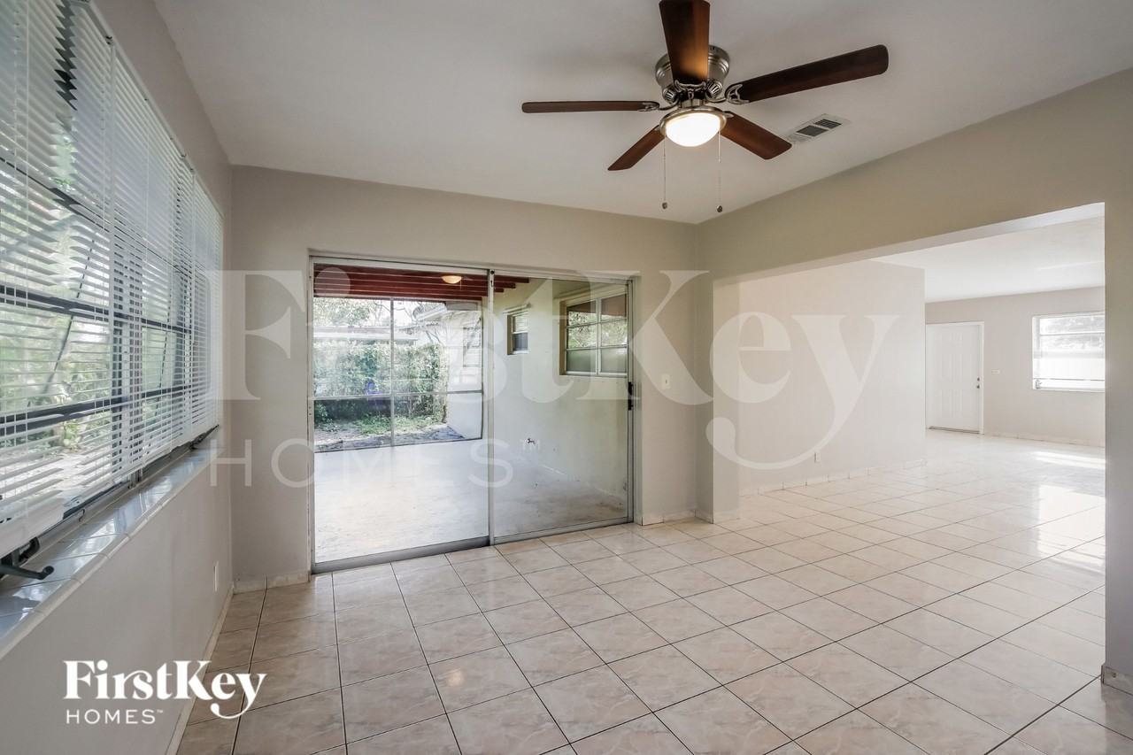 621 Sw 69th Ter - Photo 5 of 16