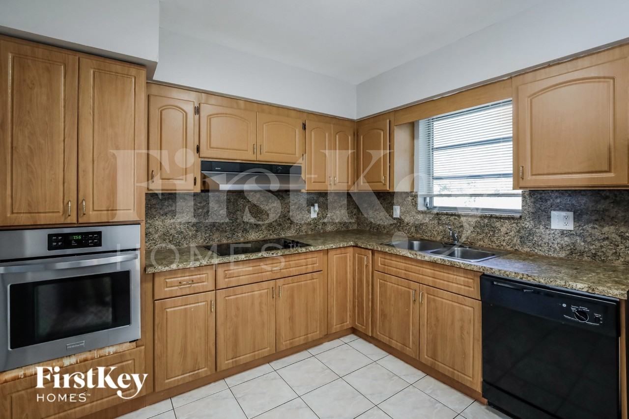621 Sw 69th Ter - Photo 6 of 16