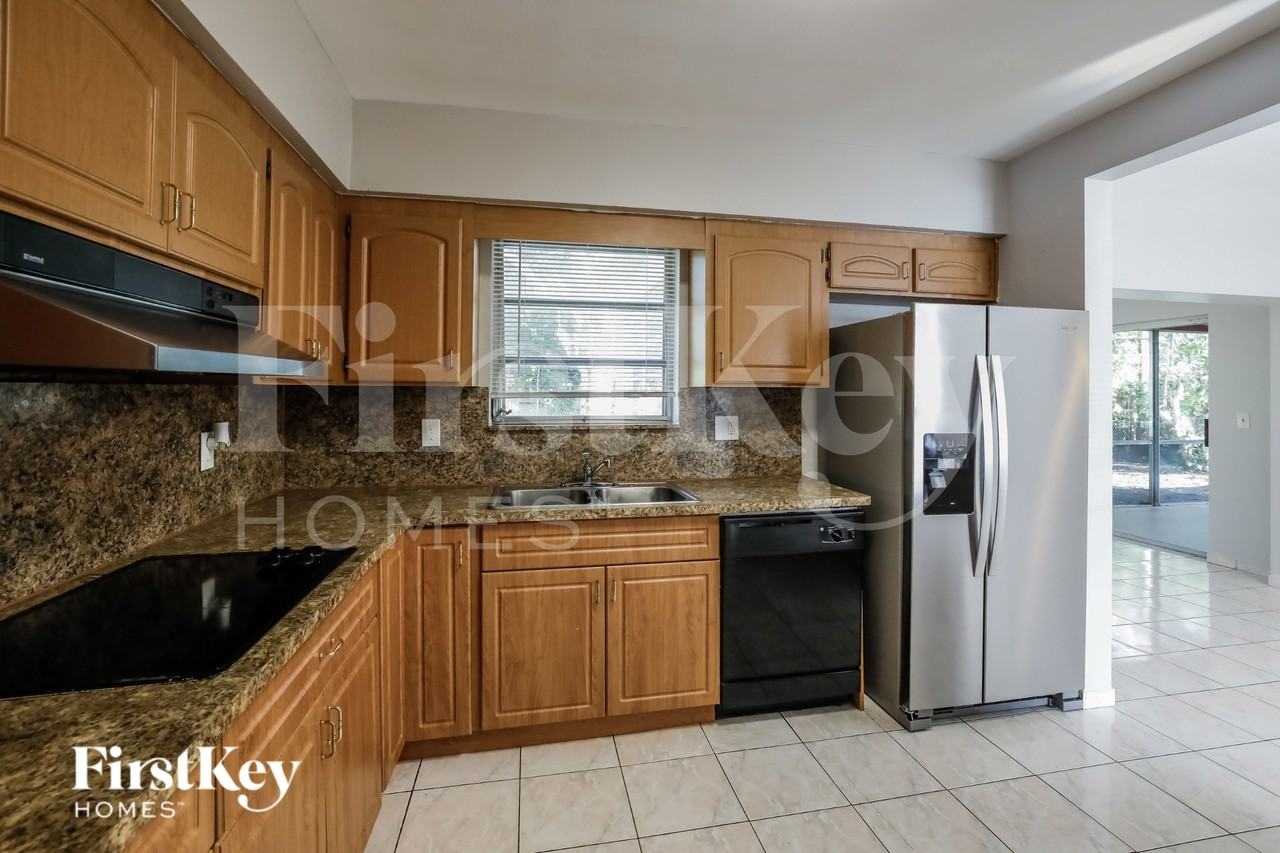 621 Sw 69th Ter - Photo 7 of 16