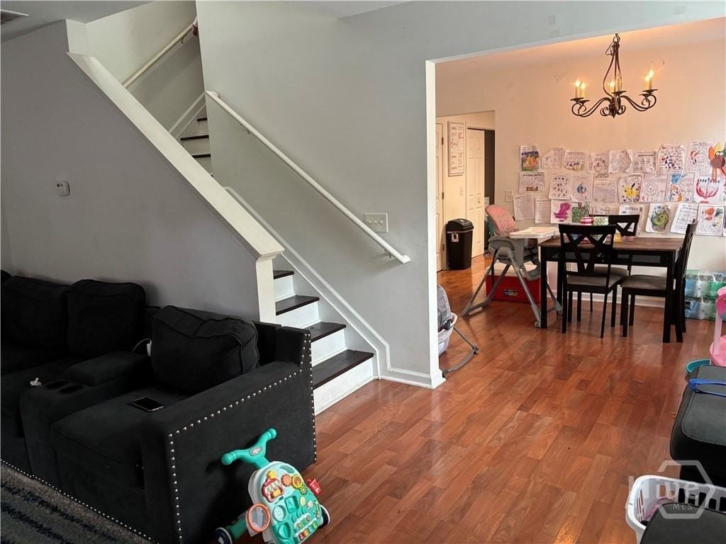 751 W Vincent Dr - Photo 2 of 5