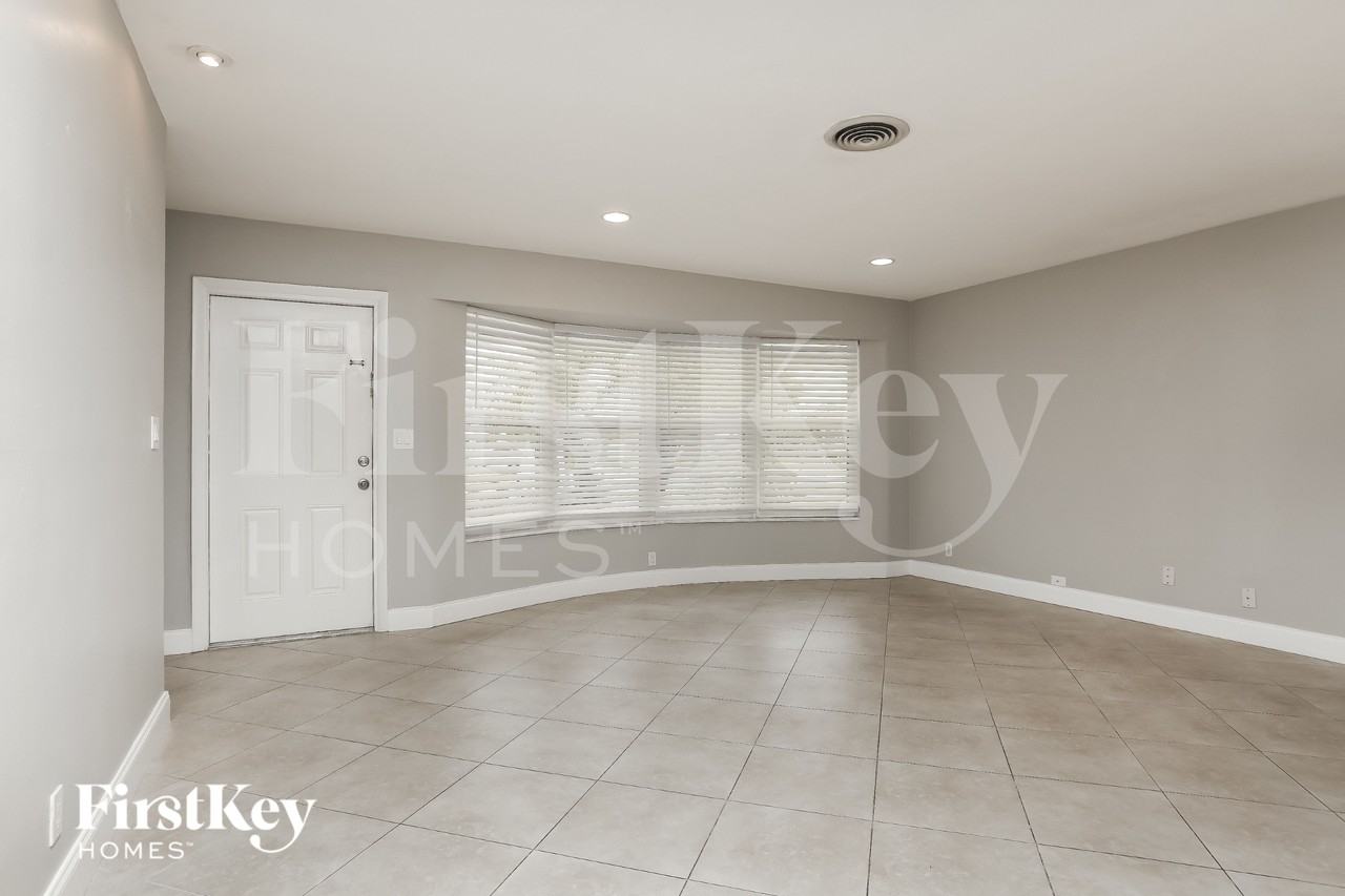6119 Nw 18th Ct - Photo 3 of 16