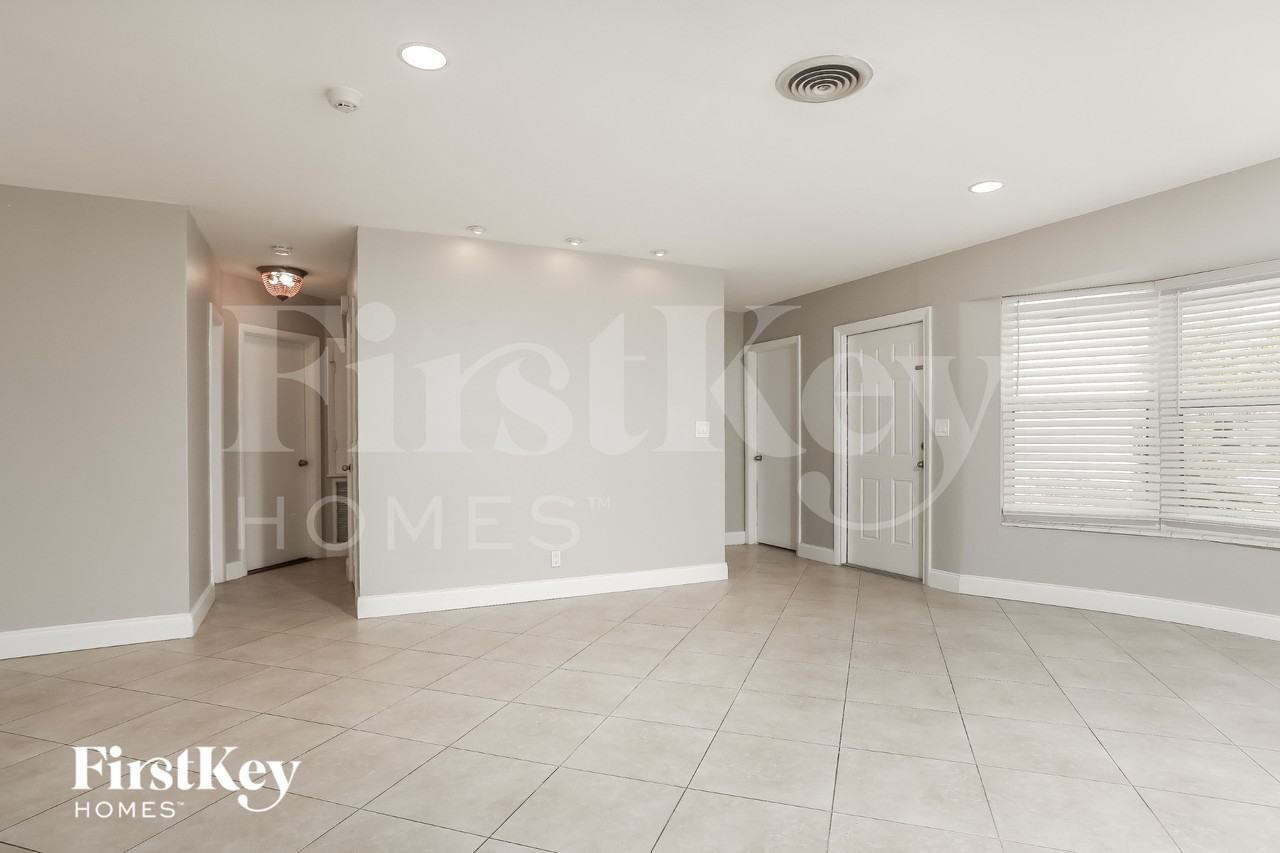 6119 Nw 18th Ct - Photo 4 of 16