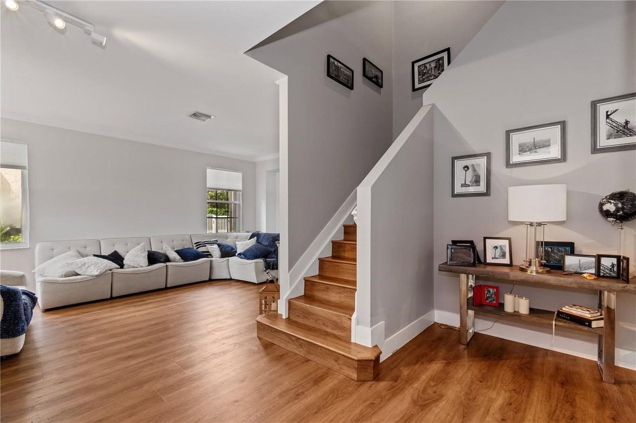 1095 Chenille Cir - Photo 4 of 8