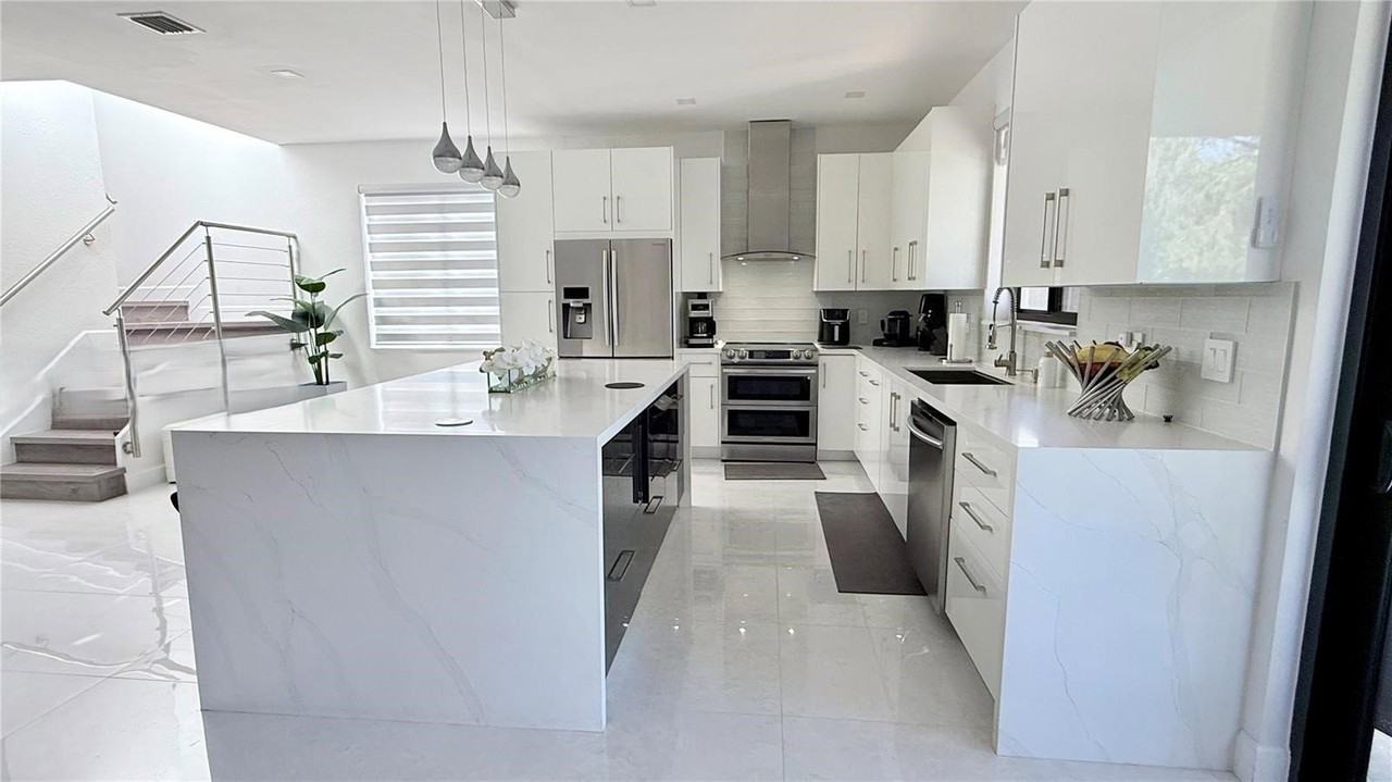 1392 Canary Island Dr - Photo 3 of 8