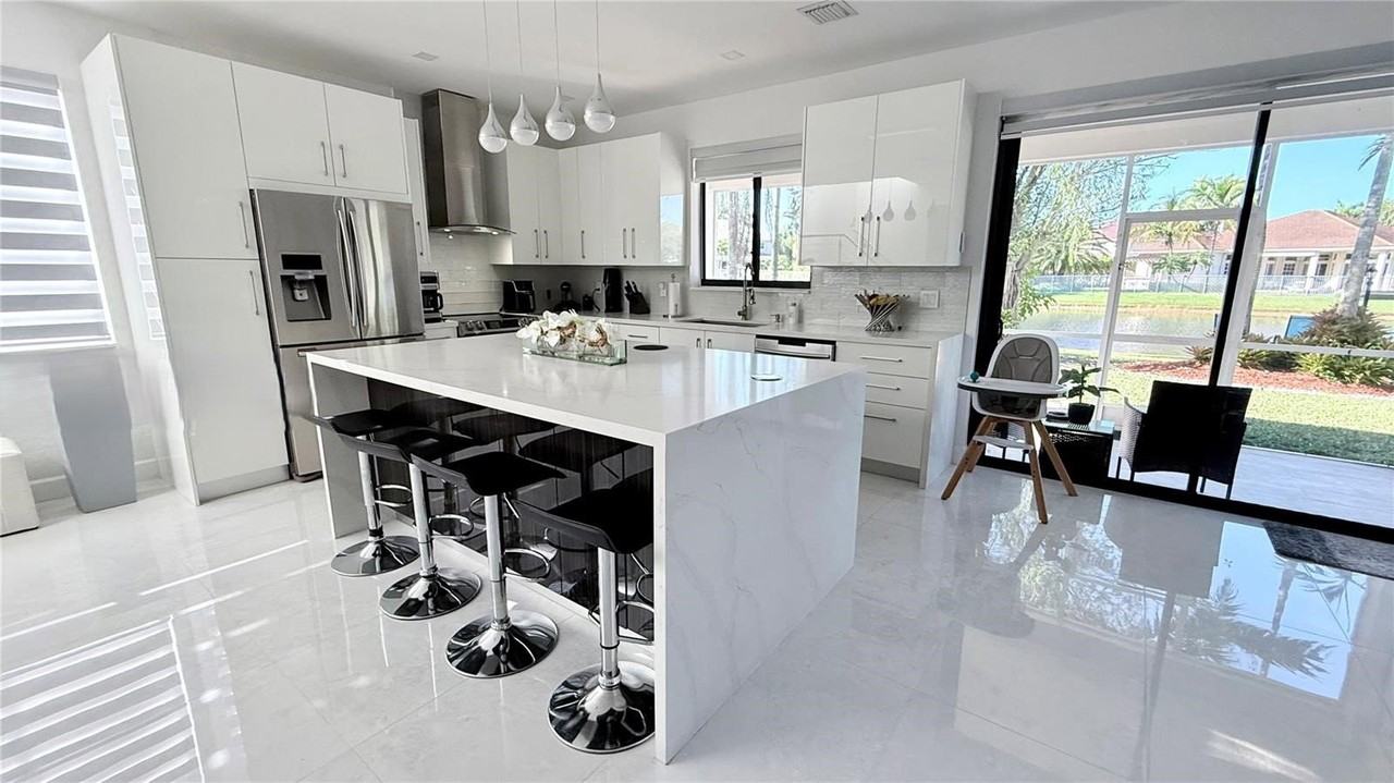1392 Canary Island Dr - Photo 4 of 8