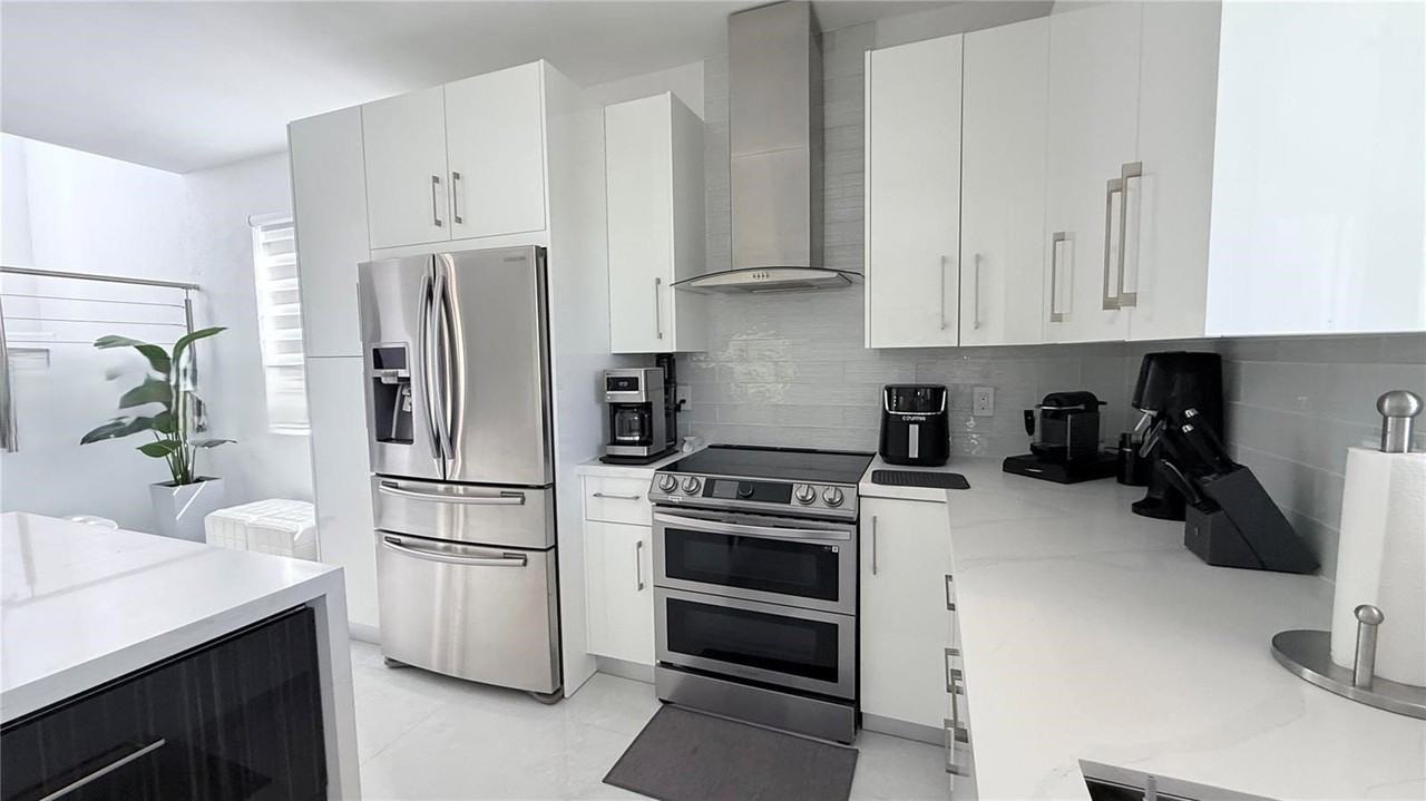 1392 Canary Island Dr - Photo 5 of 8