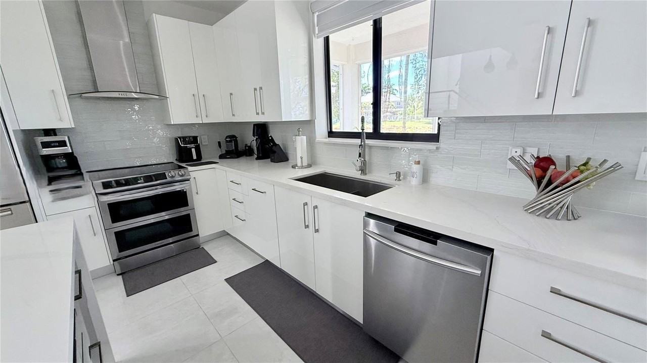 1392 Canary Island Dr - Photo 6 of 8