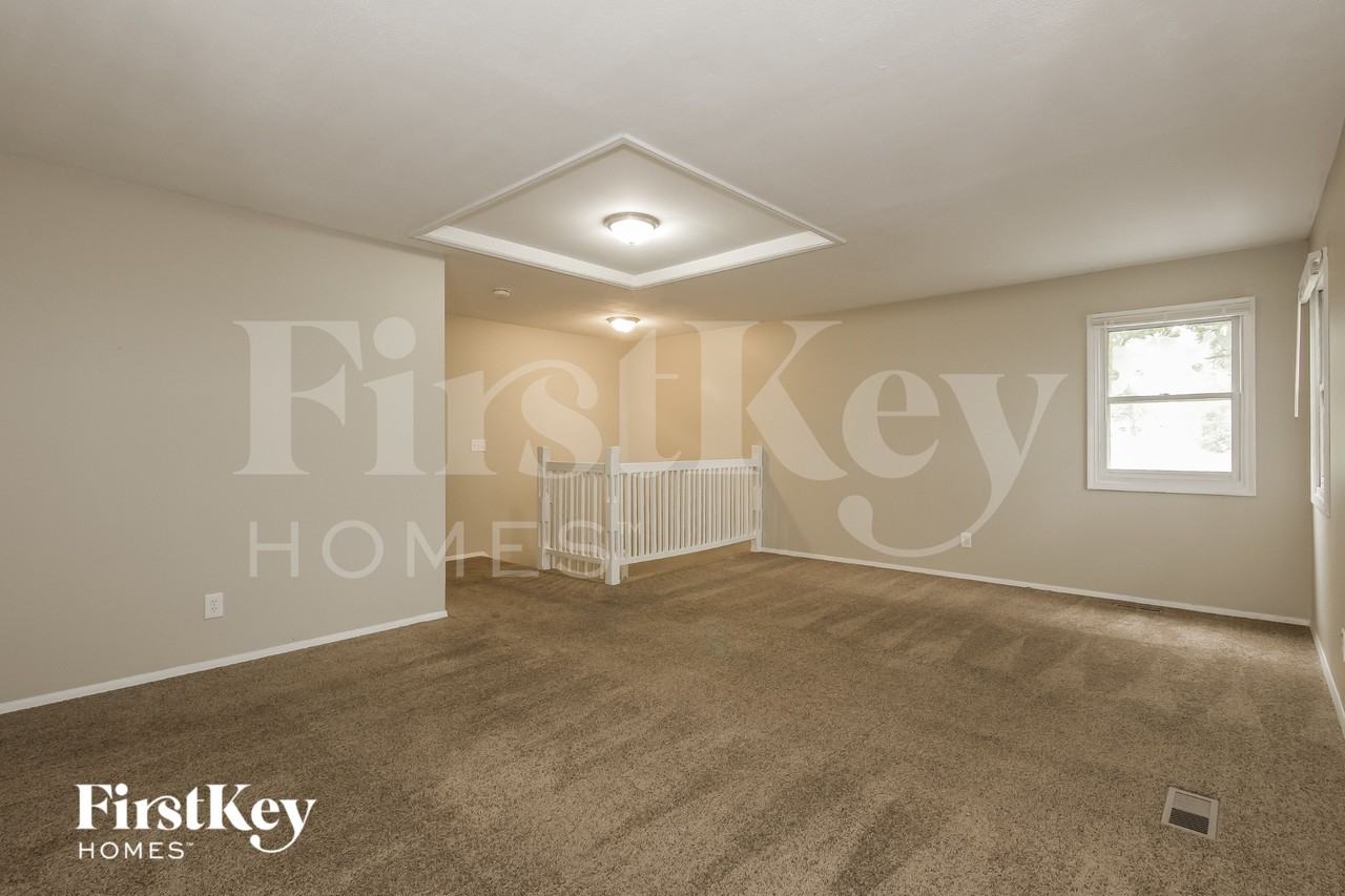 611 Oakwood Dr - Photo 4 of 16