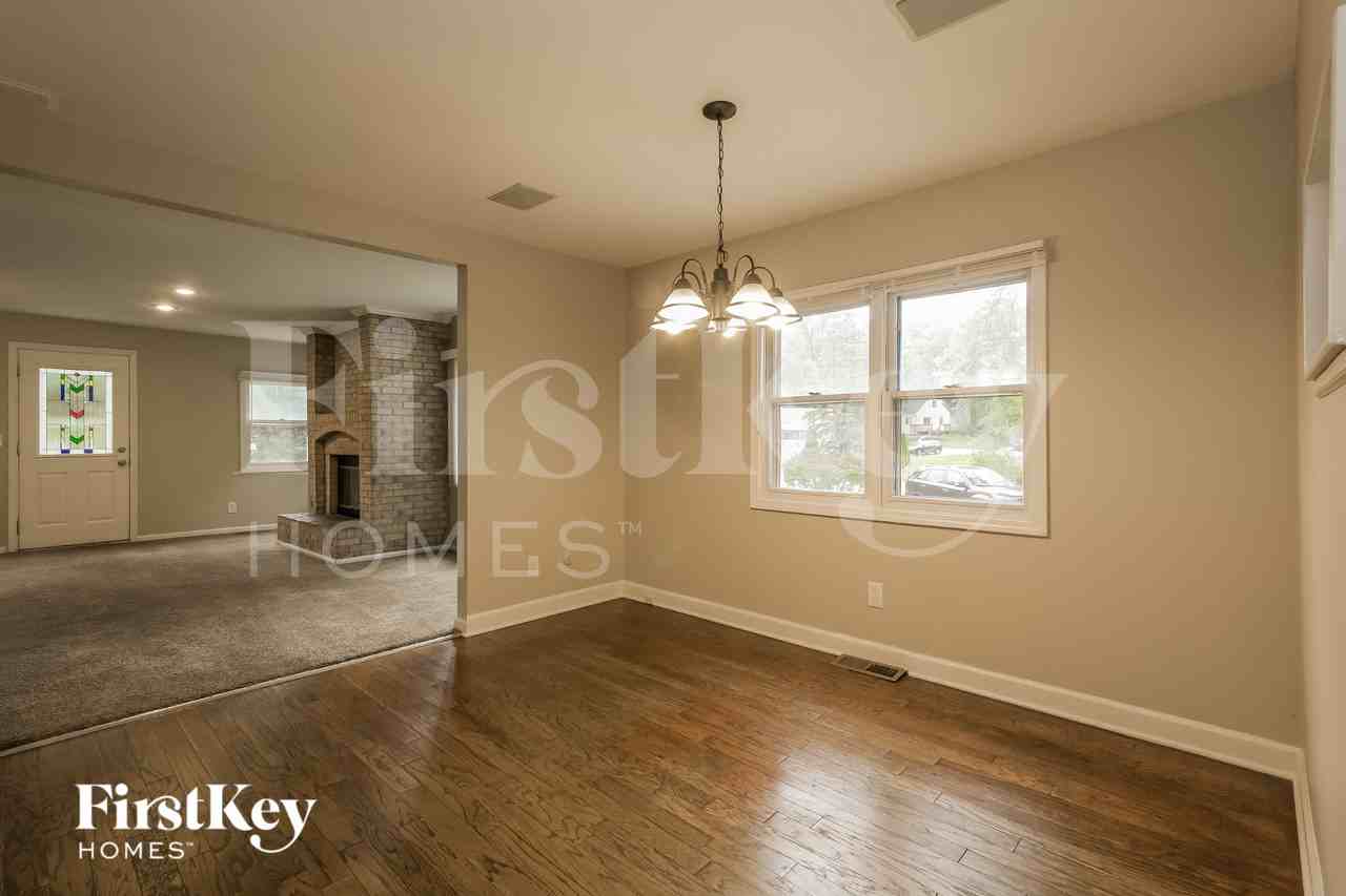 611 Oakwood Dr - Photo 7 of 16