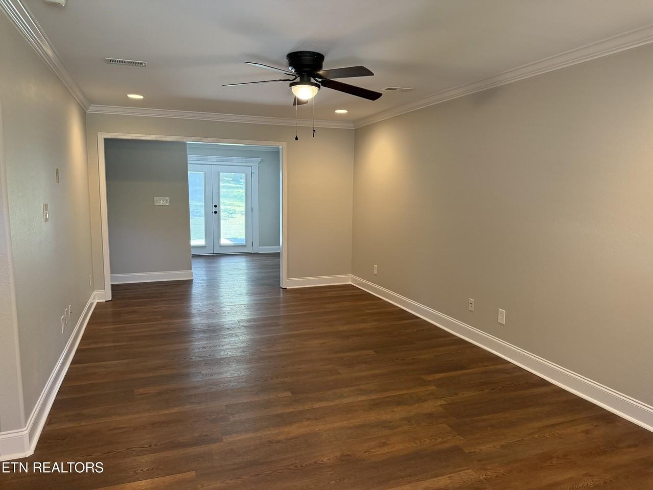 212 Janet Ln - Photo 2 of 21