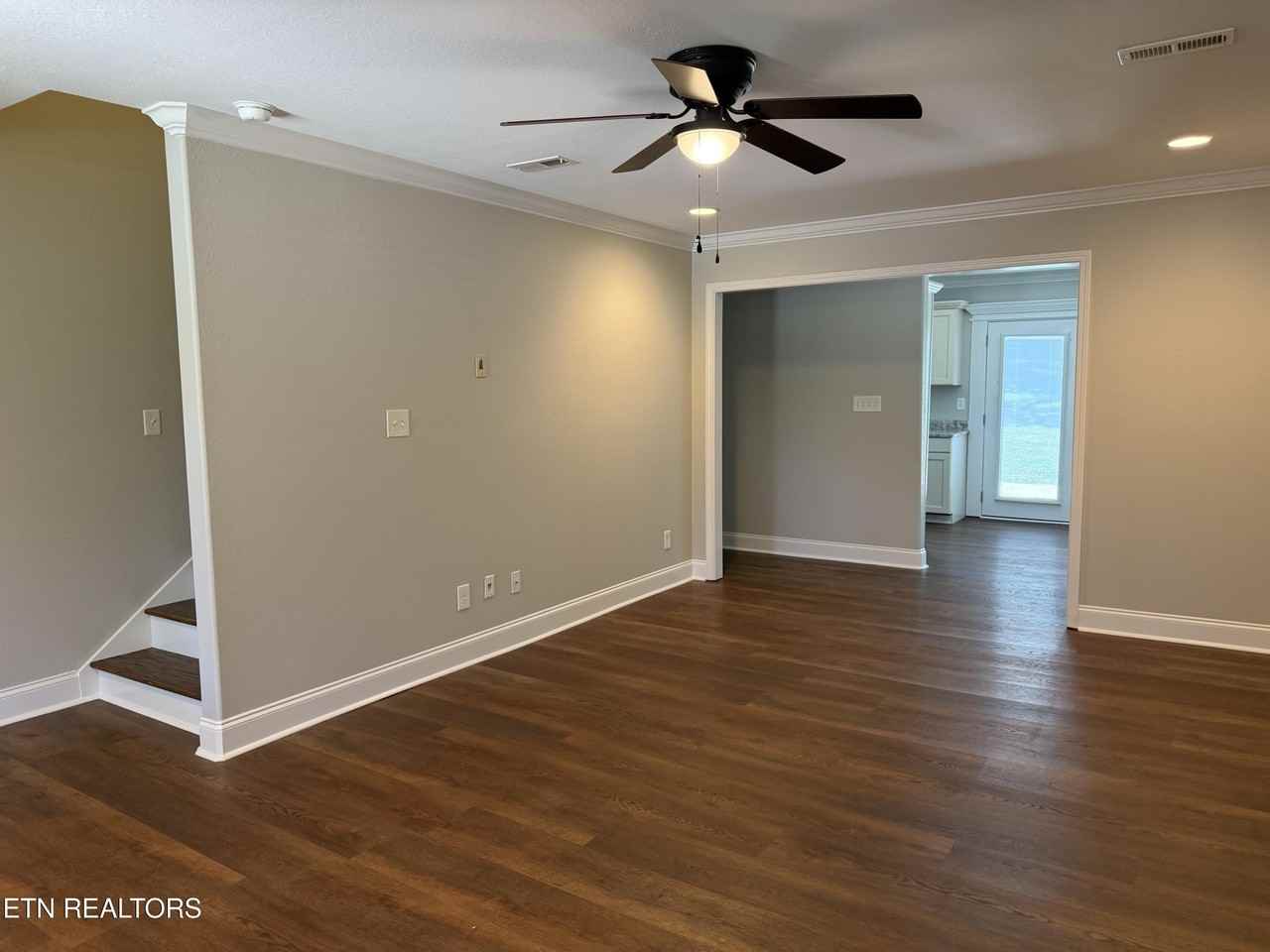 212 Janet Ln - Photo 3 of 21