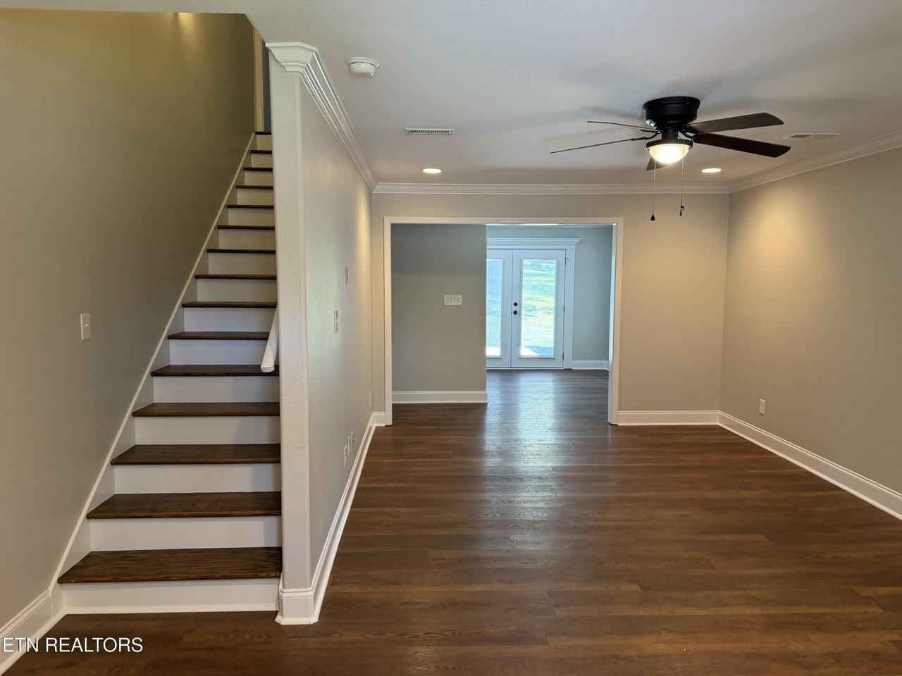 212 Janet Ln - Photo 4 of 21