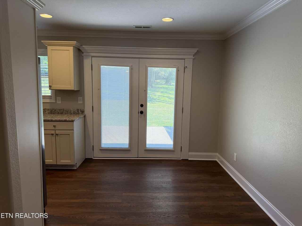 212 Janet Ln - Photo 5 of 21