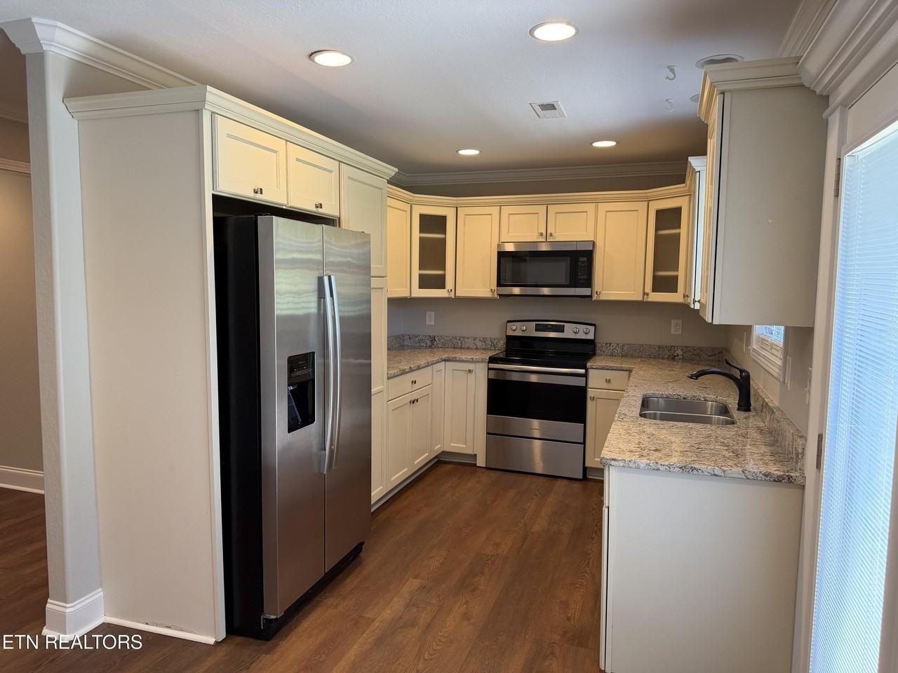 212 Janet Ln - Photo 6 of 21