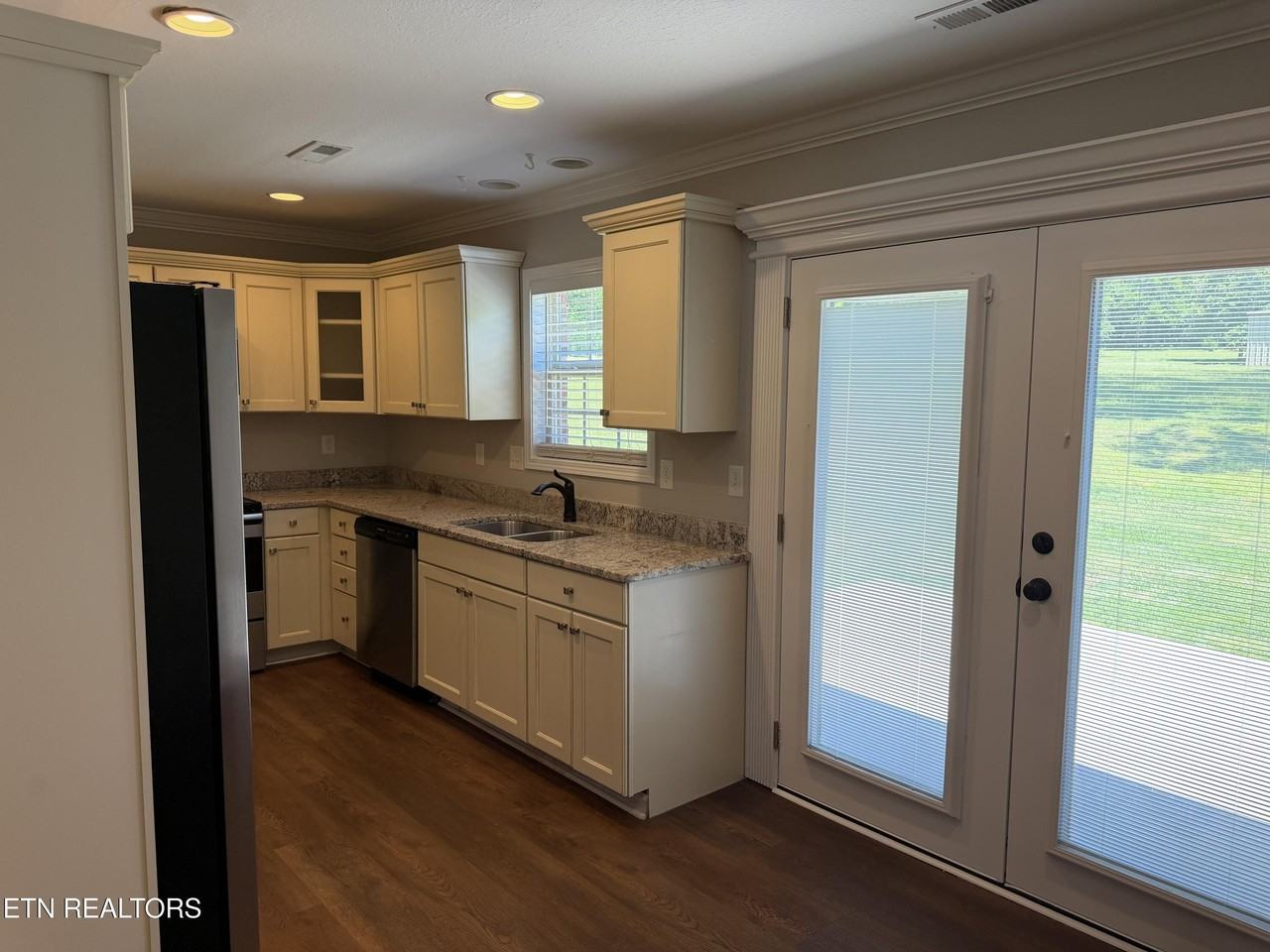212 Janet Ln - Photo 7 of 21