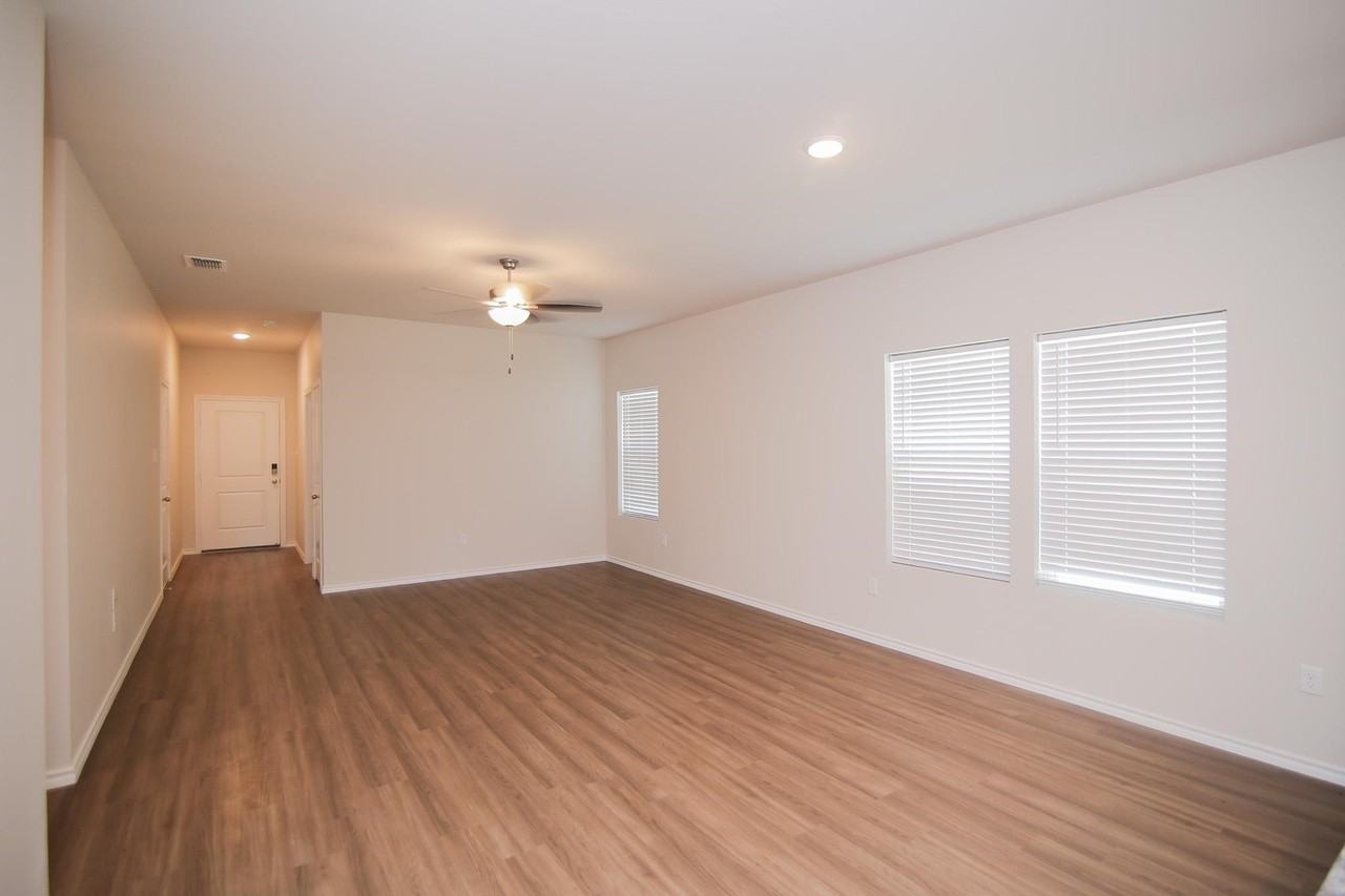 3105 Mesa Dr - Photo 4 of 22