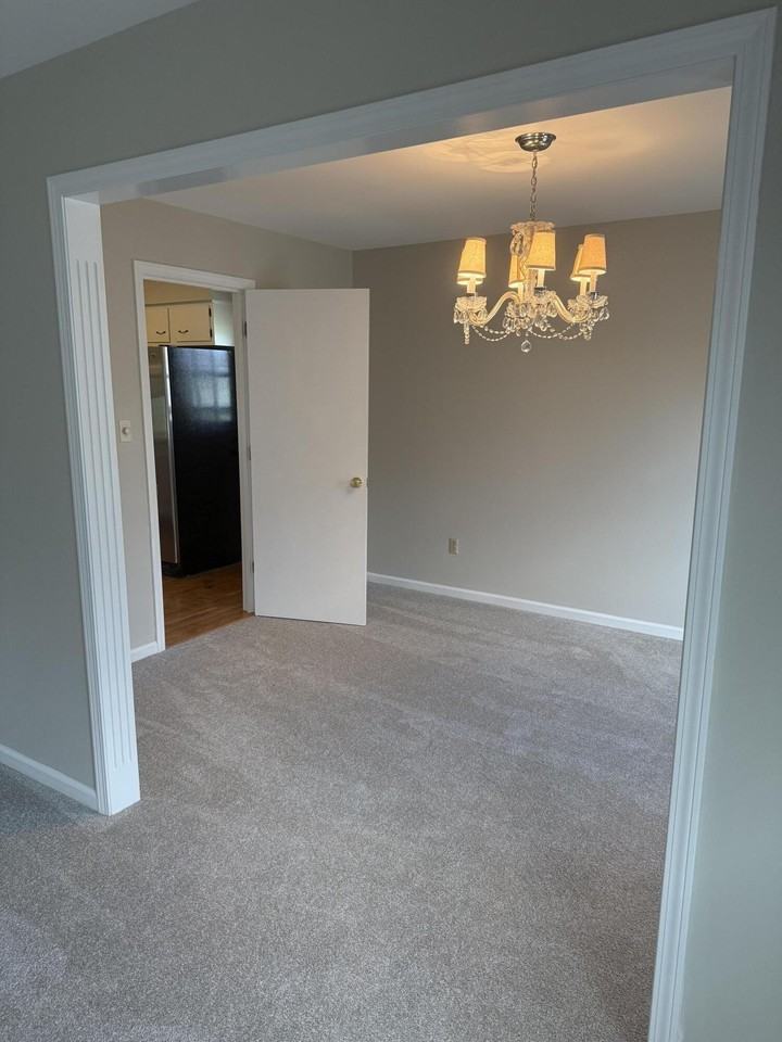 3487 Ormond Cir - Photo 4 of 39