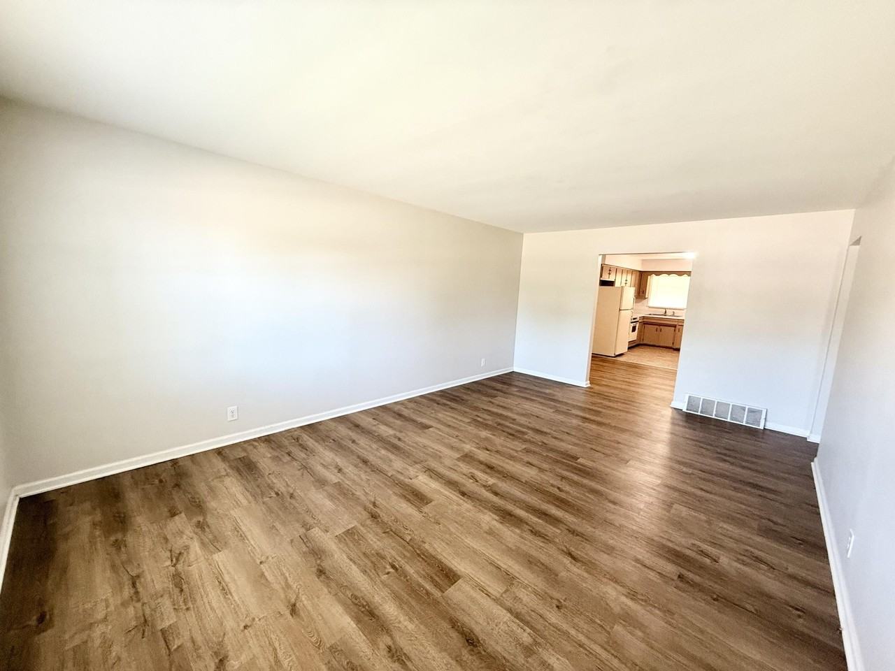 708 Greenbriar Dr - Photo 2 of 9