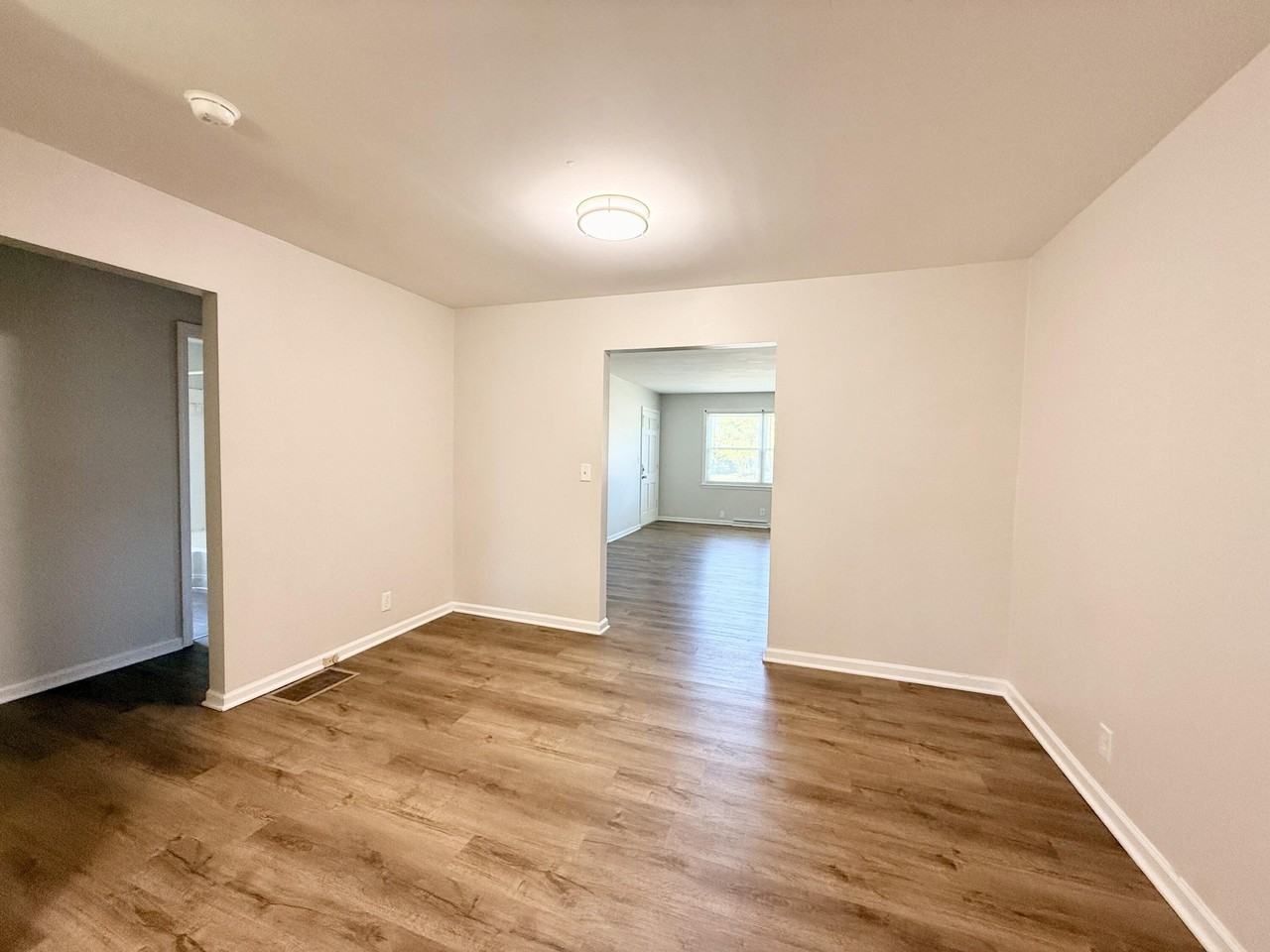 708 Greenbriar Dr - Photo 3 of 9