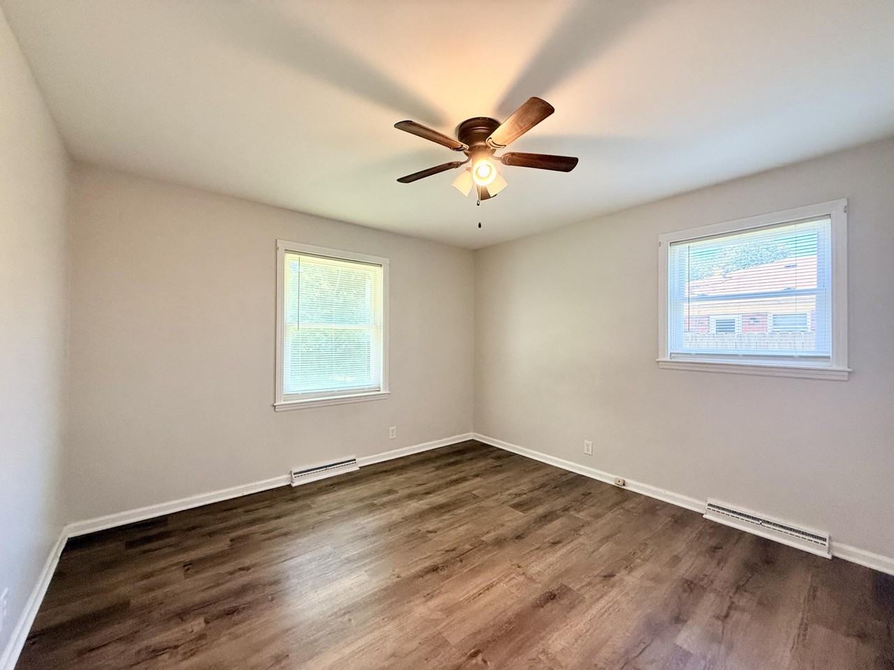 708 Greenbriar Dr - Photo 6 of 9