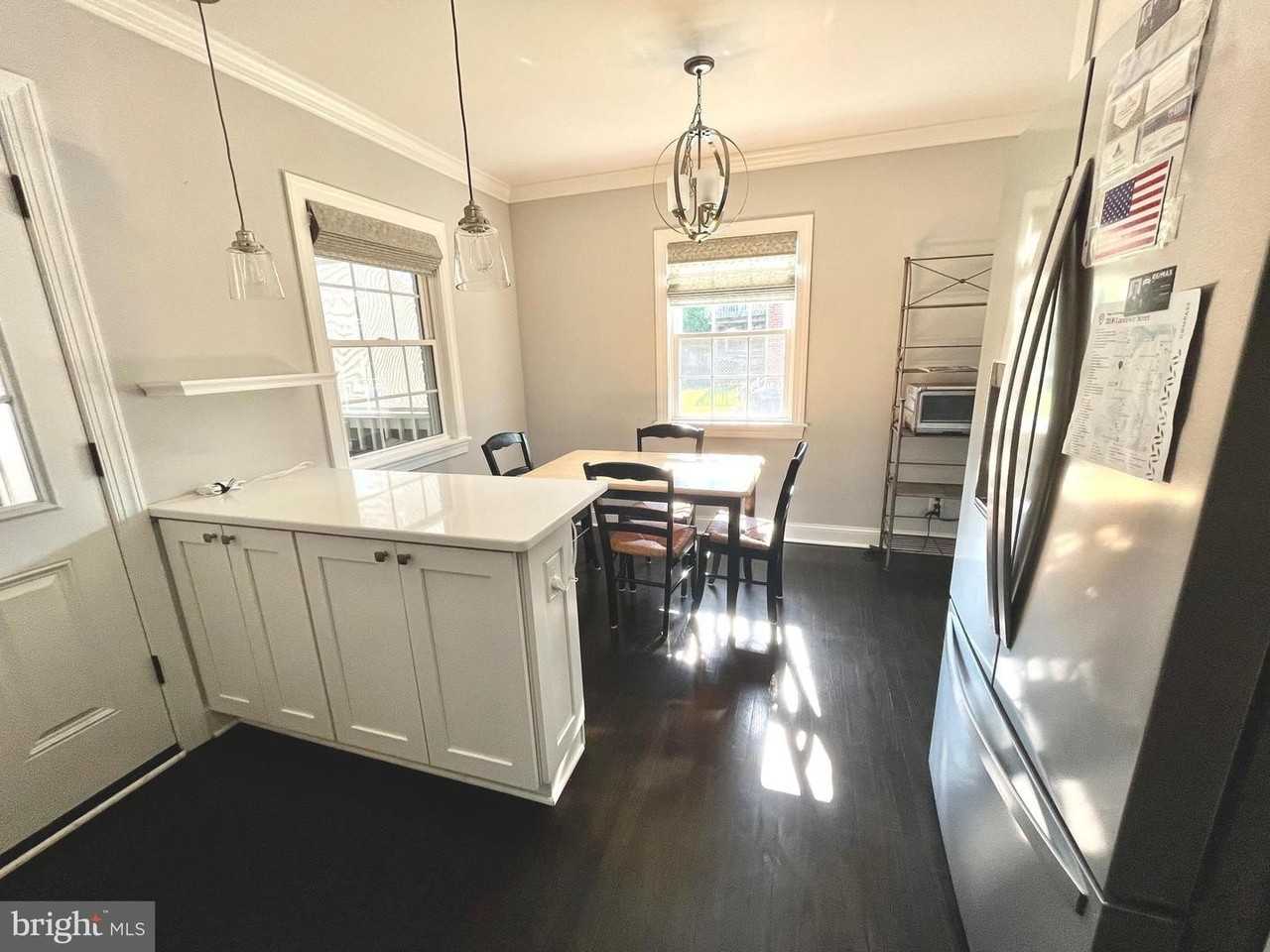 325 Ashby St - Photo 3 of 35