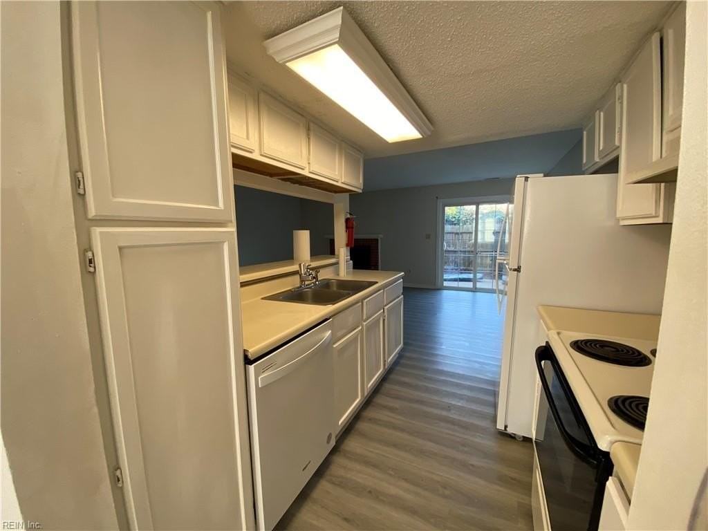 1944 Darnell Dr - Photo 5 of 25