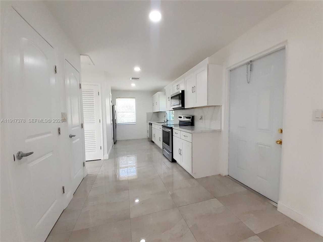 13755 Sw 20th St #REAR - Photo 3 of 32