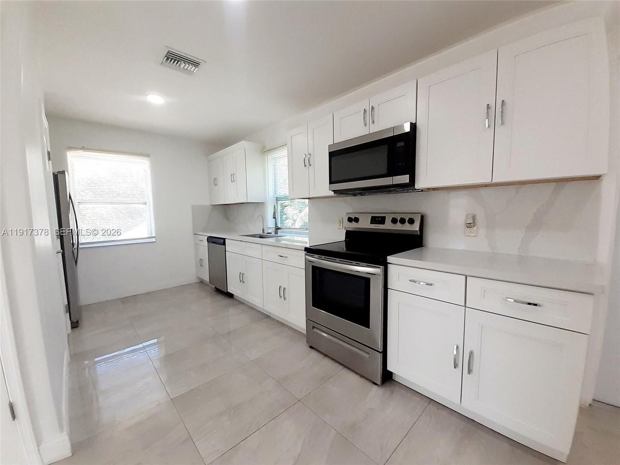 13755 Sw 20th St #REAR - Photo 4 of 32