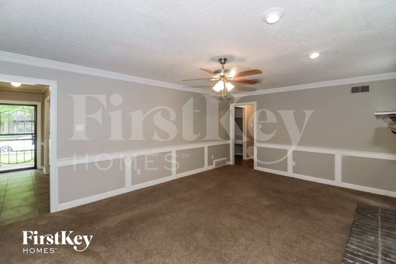4619 Leash Ln - Photo 3 of 16