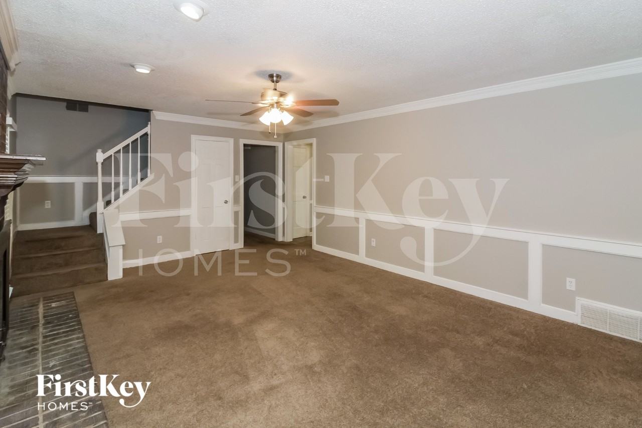 4619 Leash Ln - Photo 4 of 16