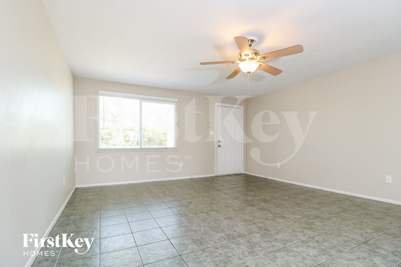 3733 E Eugie Ave - Photo 3 of 15