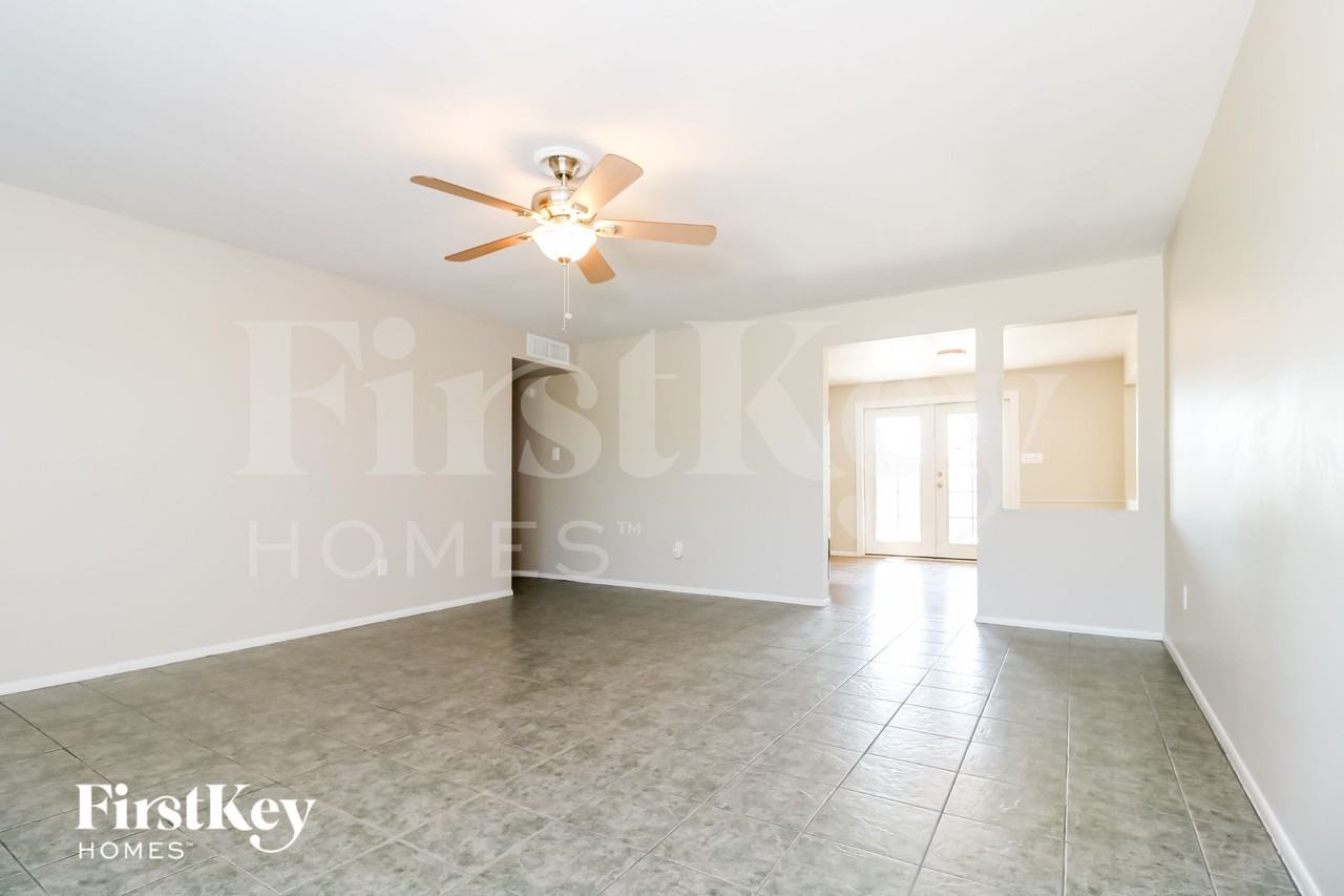 3733 E Eugie Ave - Photo 4 of 15