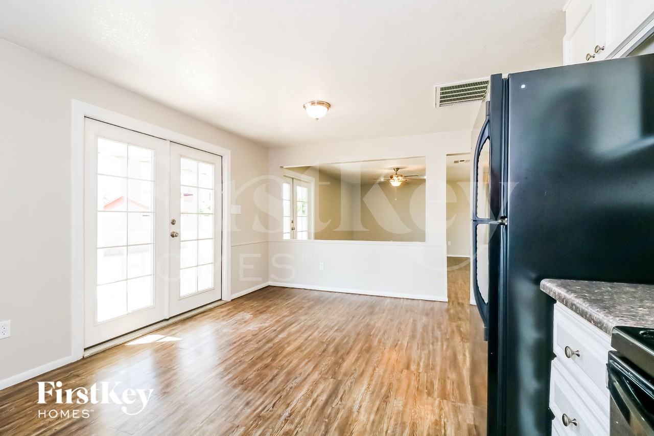 3733 E Eugie Ave - Photo 6 of 15