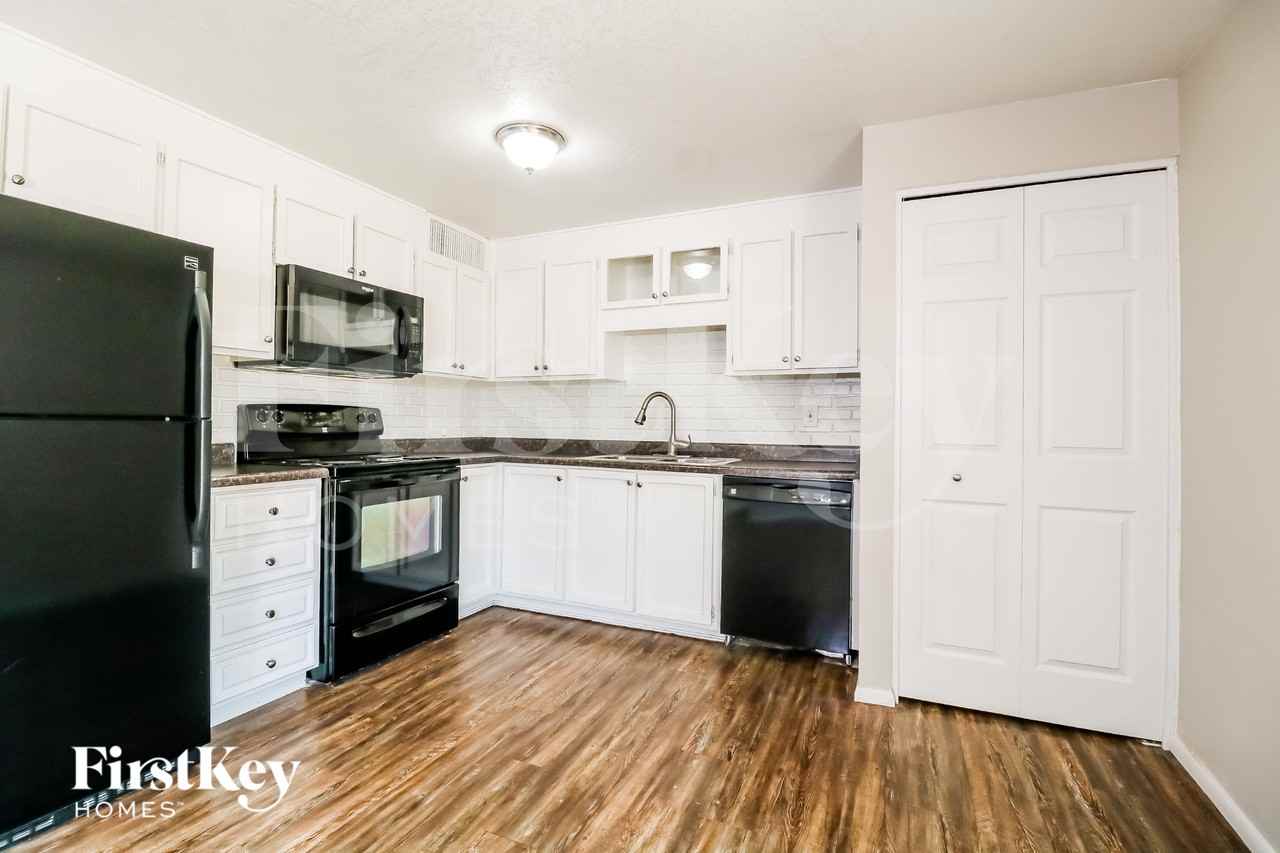 3733 E Eugie Ave - Photo 7 of 15