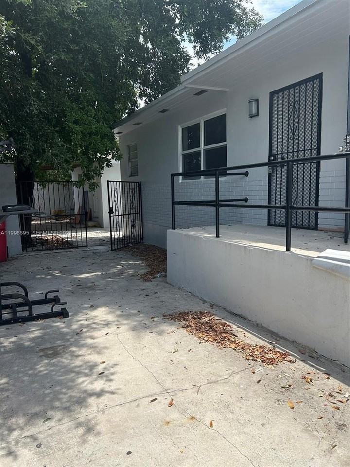 13425 Nw 31st Ave #2 - Photo 2 of 11