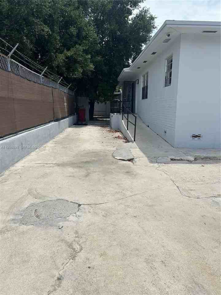 13425 Nw 31st Ave #2 - Photo 3 of 11