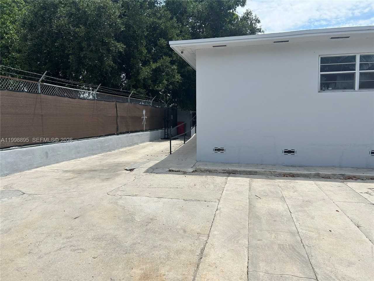 13425 Nw 31st Ave #2 - Photo 4 of 11